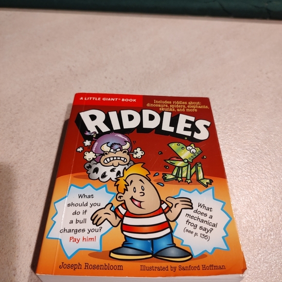 Tickle your funny bone with this amazing riddle book,filled with 352 pages 4"x5" - Picture 11 of 13